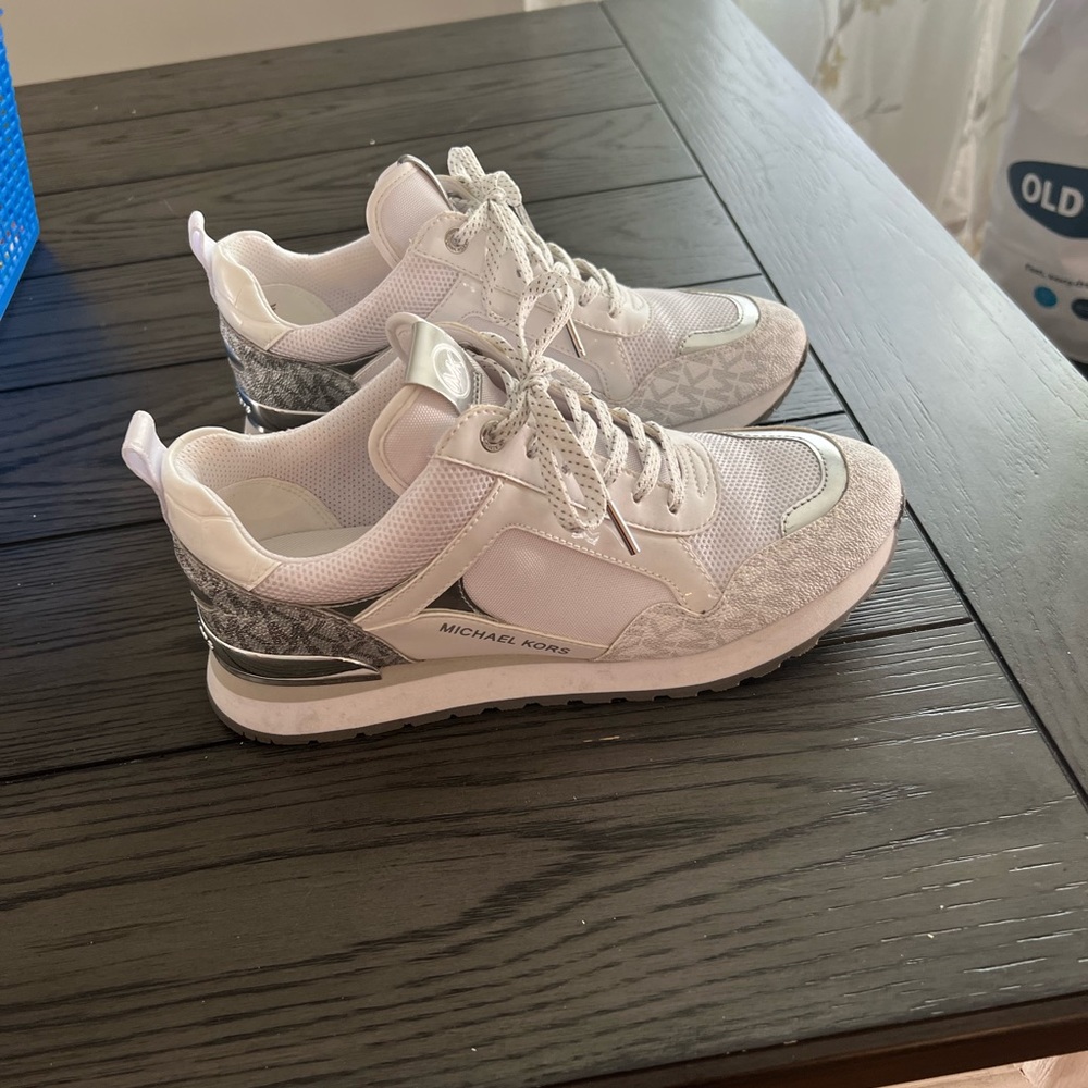 Michael kors womans sneakers